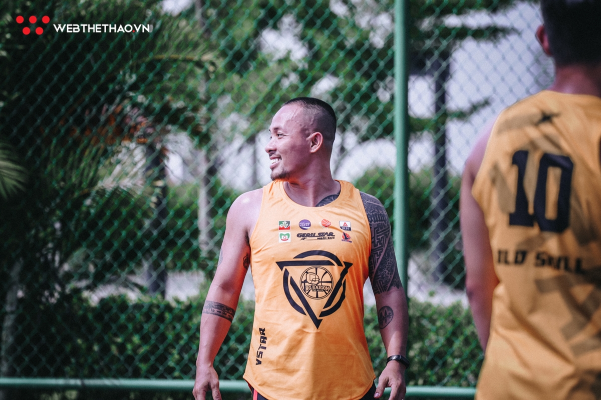 Khai mạc giải Bóng rổ 4x4 Vstar League 2019: Cháy hết mình cùng quả bóng cam bất chấp cái nắng chói chang Khai mạc giải Bóng rổ 4x4 Vstar League 2019: Cháy hết mình cùng quả bóng cam bất chấp cái nắng chói chang